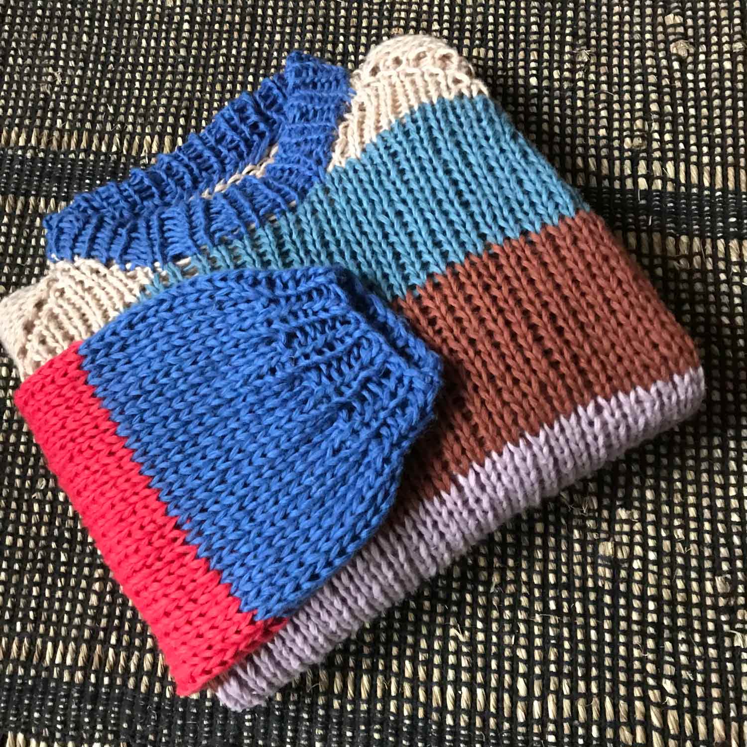 PATRÓN | PULLOVER AL REVÉS CON ARCO IRIS