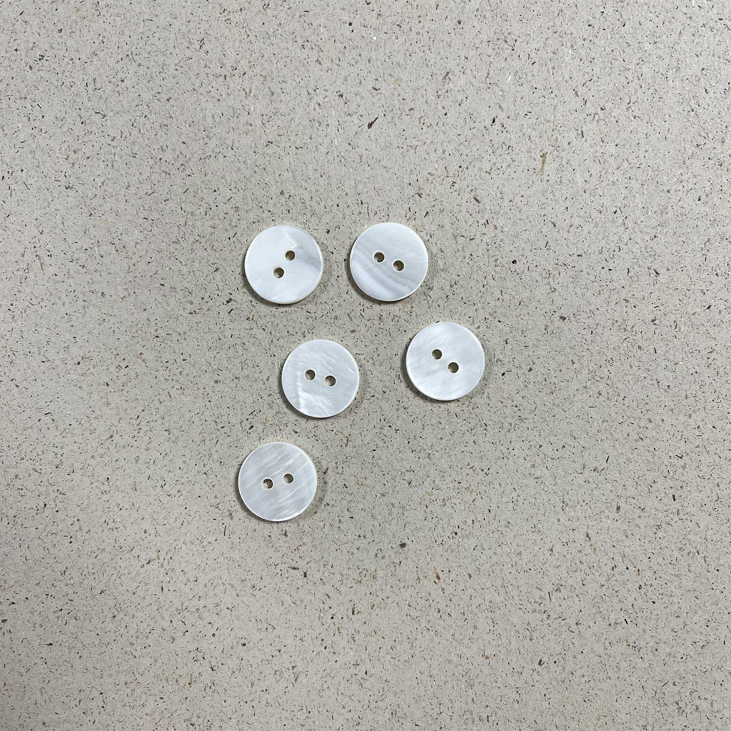 BOUTONS EN NACRE BLANCHE - Ensemble de 5