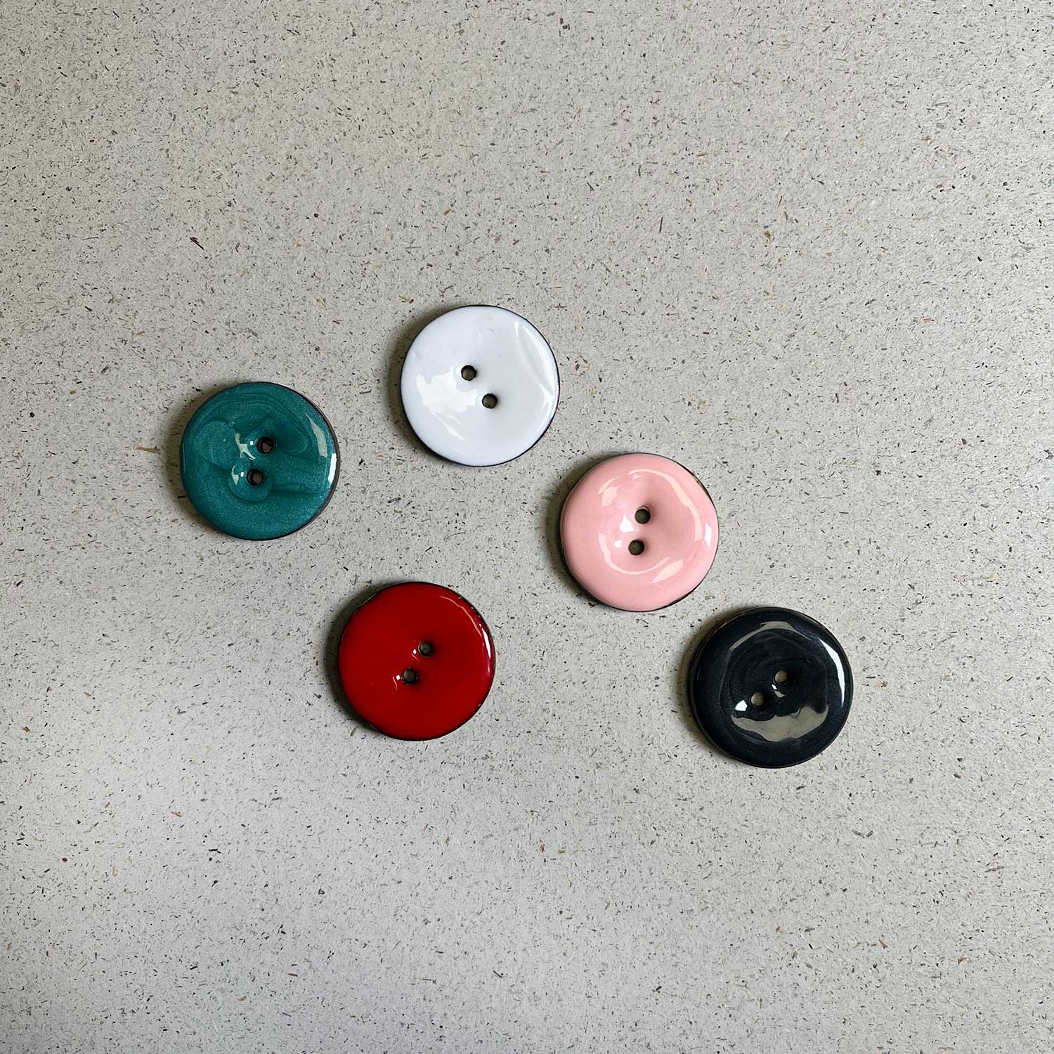 BOUTON DE NOIX DE COCO ÉMAILLÉ