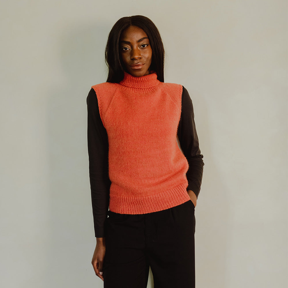 MODÈLE | PULL SANS MANCHES LAMITA