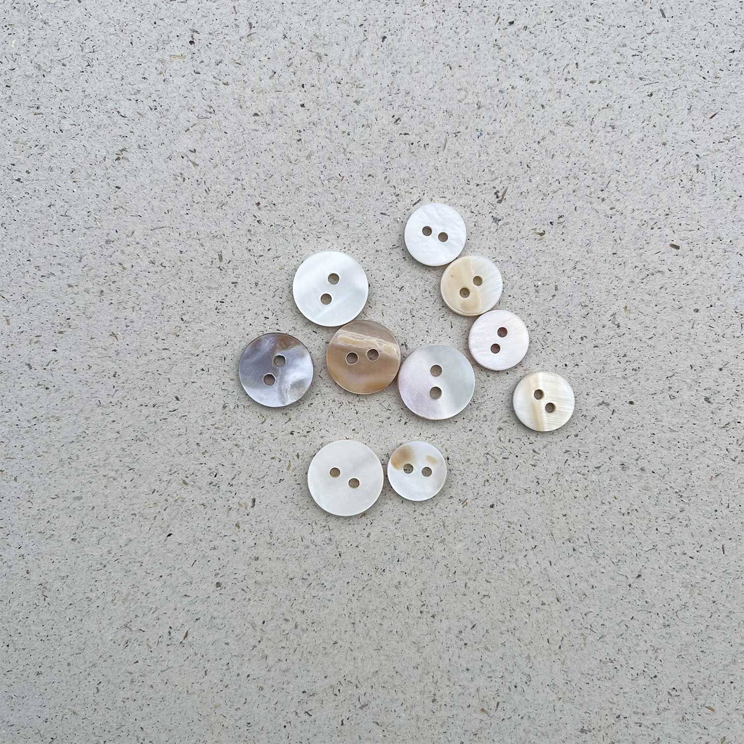 BOUTONS EN NACRE BRILLANTE Set 5x